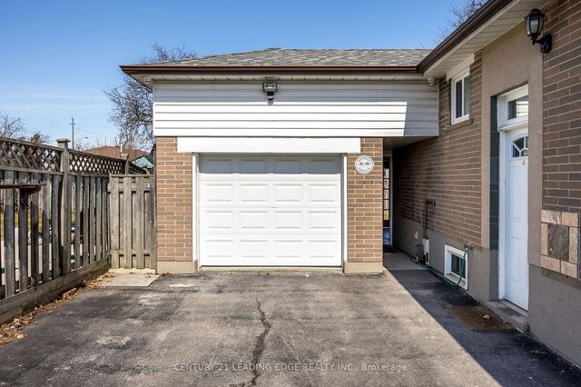 38 Wheatsheaf Cres, House detached with 3 bedrooms, 2 bathrooms and 7 parking in Toronto ON | Image 24