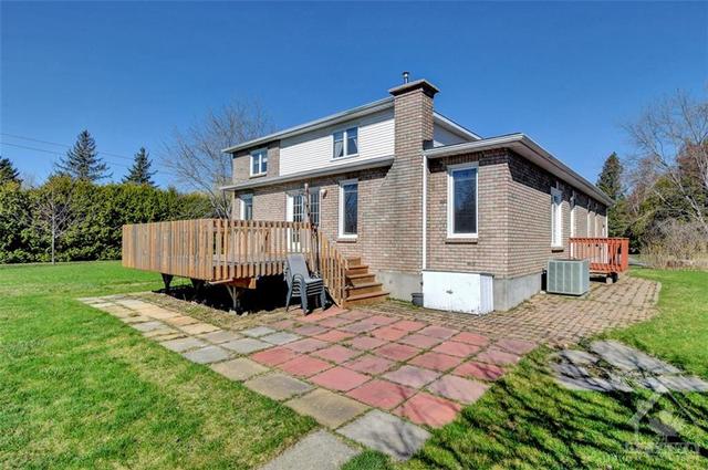 113 Huntley Manor Drive, House detached with 4 bedrooms, 3 bathrooms and 6 parking in Ottawa ON | Image 25