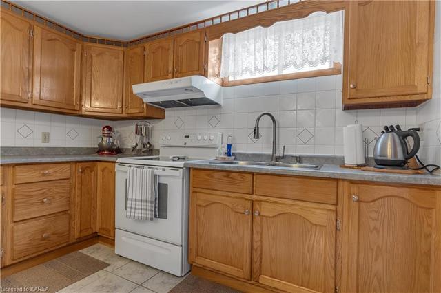 1359 Montreal Street, House detached with 4 bedrooms, 2 bathrooms and 9 parking in Kingston ON | Image 26