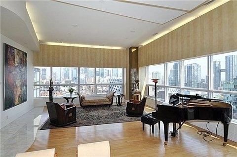uph11 - 700 King St W, Condo with 3 bedrooms, 4 bathrooms and 2 parking in Toronto ON | Image 2
