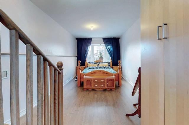 31 Fourteenth St, House detached with 4 bedrooms, 3 bathrooms and 2 parking in Toronto ON | Image 3