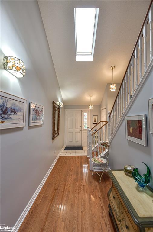Entry with skylight | Image 17