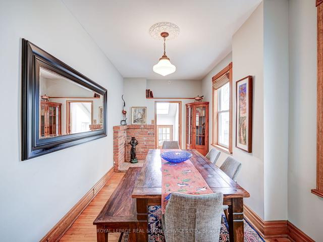 121 Lippincott St, House semidetached with 3 bedrooms, 2 bathrooms and 1 parking in Toronto ON | Image 3