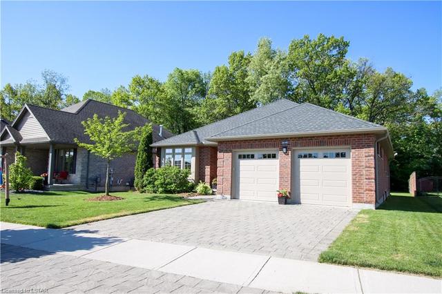 639 Bennett Crescent, House detached with 4 bedrooms, 3 bathrooms and 4 parking in Strathroy Caradoc ON | Image 12