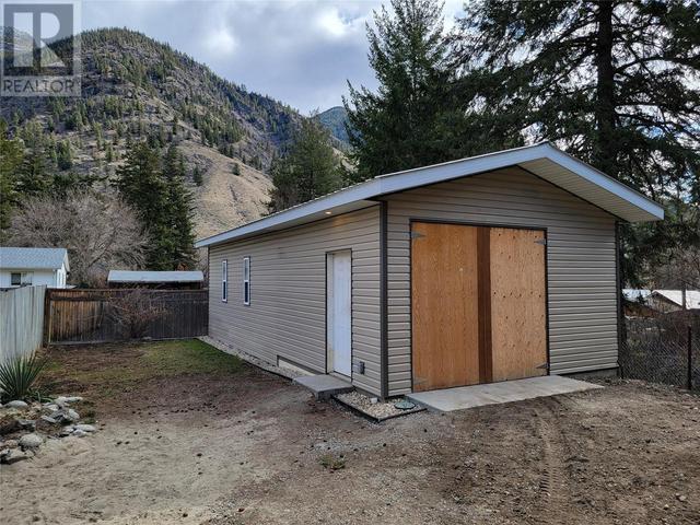 1445 Main Street, House detached with 2 bedrooms, 1 bathrooms and 3 parking in Okanagan Similkameen G BC | Image 4