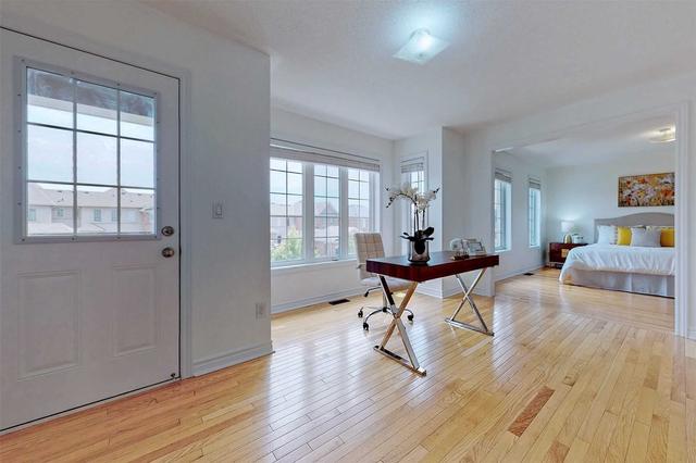 2 Moore's Crt, House attached with 4 bedrooms, 3 bathrooms and 3 parking in Markham ON | Image 11