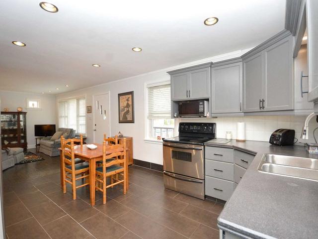167 Elizabeth St S, House detached with 2 bedrooms, 2 bathrooms and 4 parking in Brampton ON | Image 3