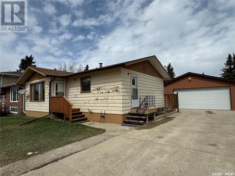 409 5th Avenue W, House detached with 2 bedrooms, 1 bathrooms and null parking in Biggar SK | Card Image