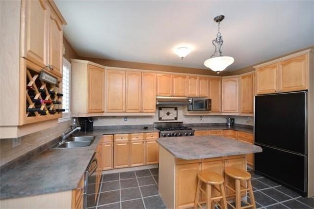 20 Hillson Crt, House detached with 4 bedrooms, 3 bathrooms and 4 parking in Brampton ON | Image 6