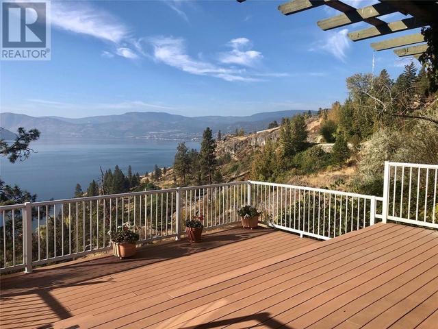 3040 Seclusion Bay Road, House detached with 3 bedrooms, 2 bathrooms and 5 parking in West Kelowna BC | Image 3