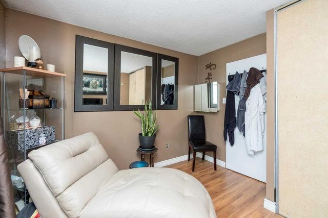 101 - 1042 Falgarwood Dr, Townhouse with 3 bedrooms, 1 bathrooms and 1 parking in Oakville ON | Image 5