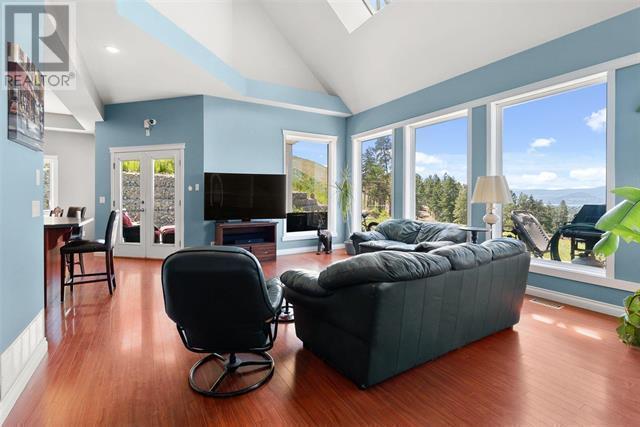 2001 Kloppenburg Court, House detached with 3 bedrooms, 4 bathrooms and 6 parking in Kelowna BC | Image 3