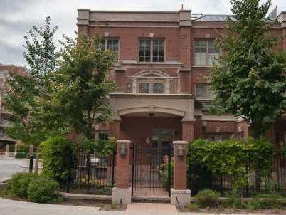 th1 - 21 Burkebrook Pl, Townhouse with 3 bedrooms, 3 bathrooms and 2 parking in Toronto ON | Image 1