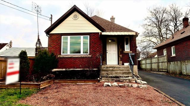 5262 Detroit Ave, House detached with 2 bedrooms, 2 bathrooms and 8 parking in Niagara Falls ON | Image 1