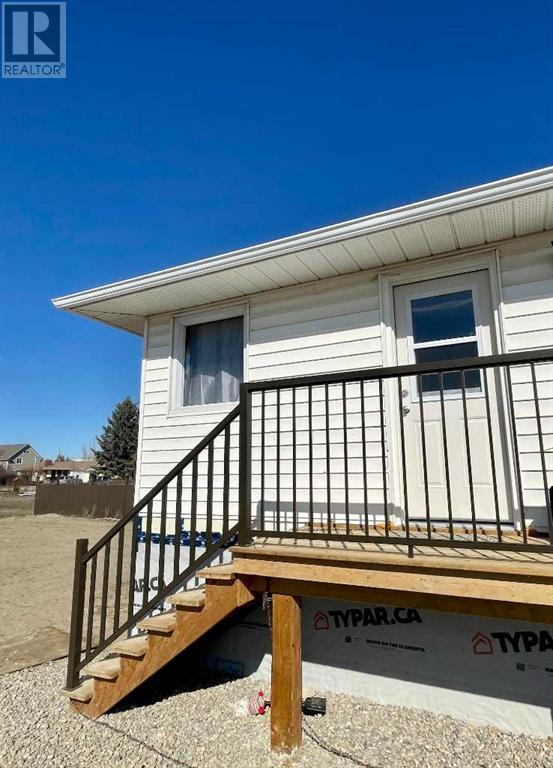 506 6a Street N, House detached with 2 bedrooms, 1 bathrooms and 4 parking in Champion AB | Image 2