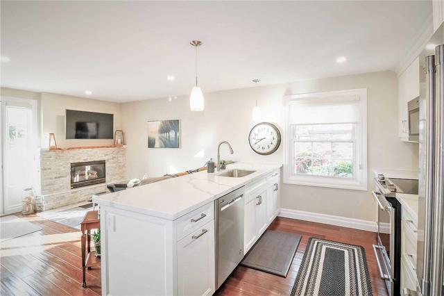 8 - 2056 Brant St, Townhouse with 3 bedrooms, 3 bathrooms and 1 parking in Burlington ON | Image 7