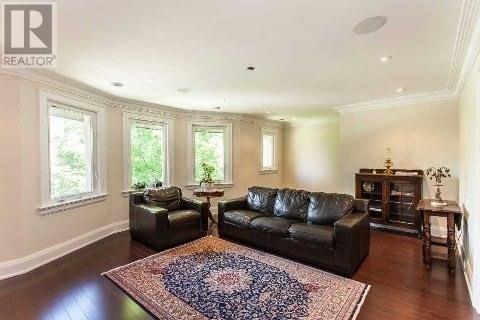 152 Highbourne Rd, House detached with 6 bedrooms, 3 bathrooms and 3 parking in Toronto ON | Image 3