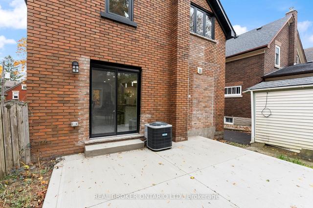 27 Chestnut St, House detached with 3 bedrooms, 2 bathrooms and 3 parking in Kitchener ON | Image 25