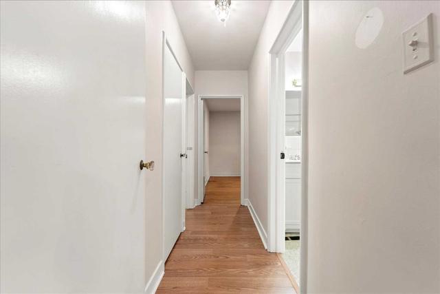 2 Ainsley Gdns, House detached with 2 bedrooms, 1 bathrooms and 5 parking in Toronto ON | Image 9