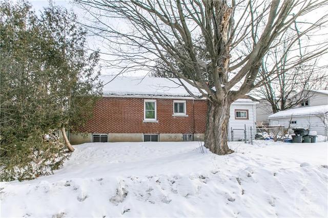 435 Kensington Avenue, House detached with 2 bedrooms, 2 bathrooms and 2 parking in Ottawa ON | Image 3
