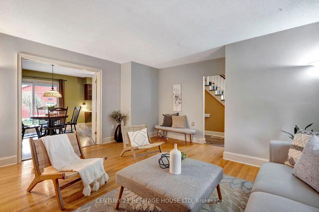 83 Park Ave, House detached with 3 bedrooms, 2 bathrooms and 8 parking in Cambridge ON | Image 3