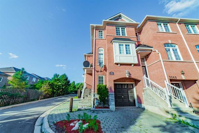 3262 Redpath Circ, House attached with 3 bedrooms, 3 bathrooms and 2 parking in Mississauga ON | Image 1
