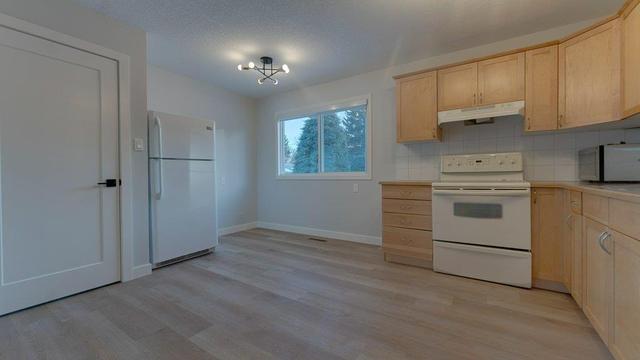 215 Tache Avenue Nw, House detached with 5 bedrooms, 2 bathrooms and 4 parking in Calgary AB | Image 2
