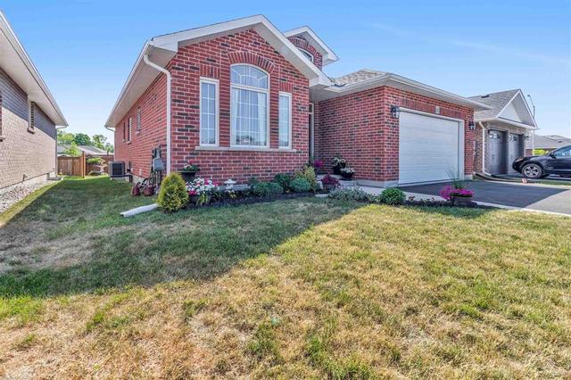 111 Cherrywood Parkway, House detached with 3 bedrooms, 2 bathrooms and 4 parking in Greater Napanee ON | Image 3