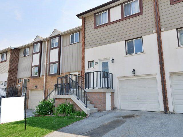 73 Moregate Cres, Townhouse with 3 bedrooms, 3 bathrooms and 2 parking in Brampton ON | Image 1