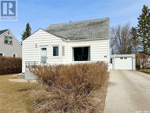 43 King Street W, House detached with 3 bedrooms, 1 bathrooms and null parking in Yorkton SK | Card Image