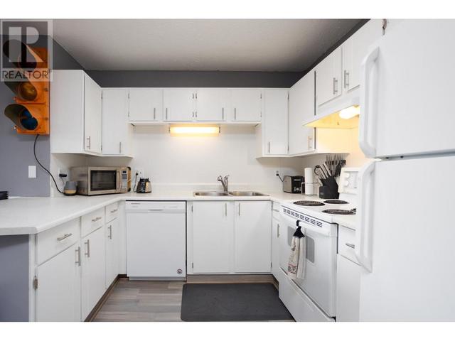 202 - 290 Mills Road, House attached with 2 bedrooms, 1 bathrooms and 1 parking in Kelowna BC | Image 3