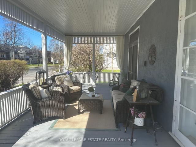 236 Walton St, House detached with 3 bedrooms, 2 bathrooms and 4 parking in Cobourg ON | Image 3