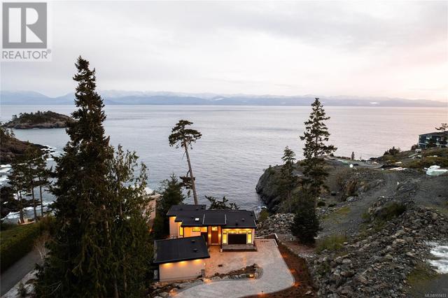 7510 Ocean Park Pl, House detached with 3 bedrooms, 4 bathrooms and 6 parking in Sooke BC | Image 3