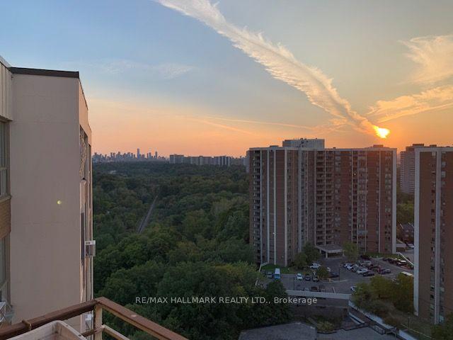 2010 - 60 Pavane Link Way, Condo with 3 bedrooms, 2 bathrooms and 1 parking in Toronto ON | Image 6