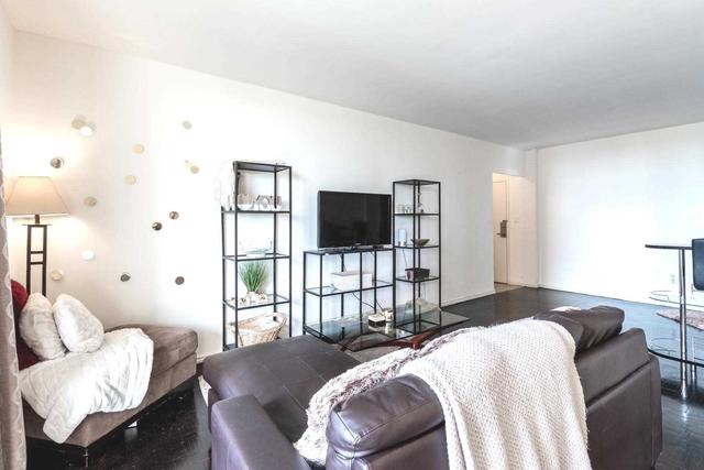 719 - 1 Massey Sq, Condo with 1 bedrooms, 1 bathrooms and 1 parking in Toronto ON | Image 15