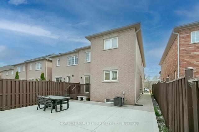 31 Heartview Rd, House attached with 3 bedrooms, 4 bathrooms and 3 parking in Brampton ON | Image 24