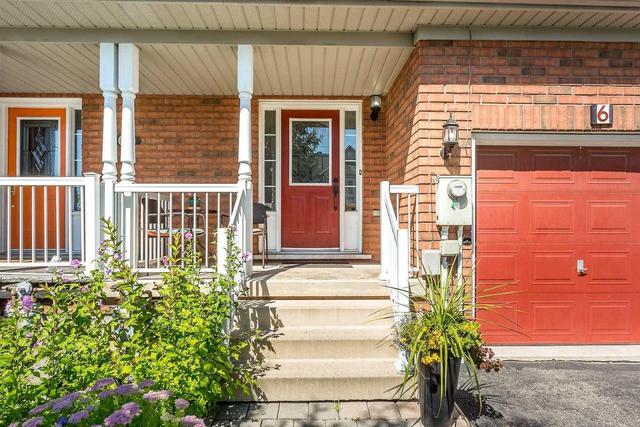 6 Queen Anne Dr, House attached with 3 bedrooms, 3 bathrooms and 2 parking in Brampton ON | Image 2