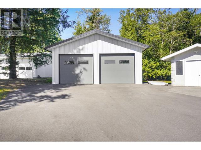 9 Oersted Street, House detached with 5 bedrooms, 4 bathrooms and null parking in Kitimat BC | Image 2