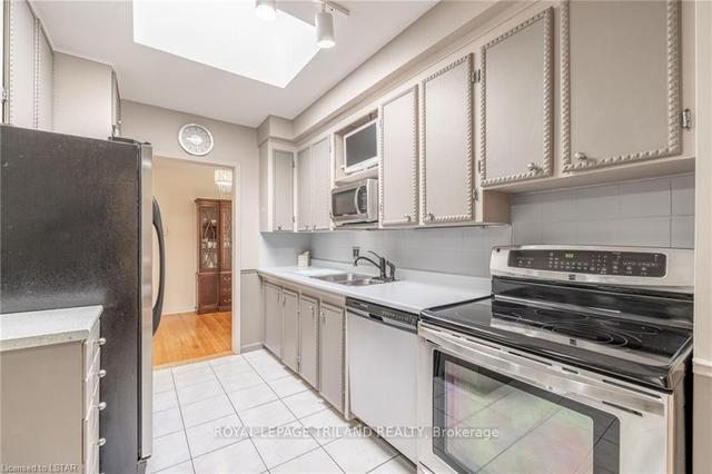 1378 Collingwood Ave, House detached with 2 bedrooms, 2 bathrooms and 4 parking in London ON | Image 3