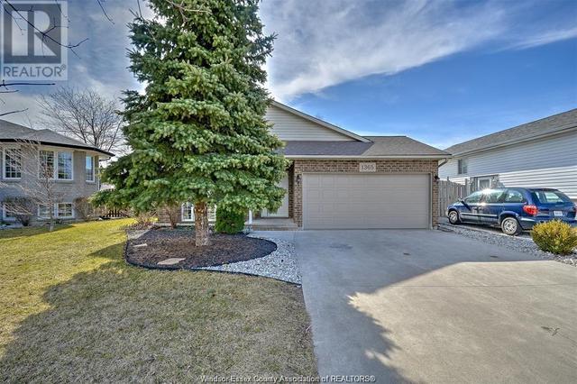 1365 Giselle Crescent, House detached with 6 bedrooms, 2 bathrooms and null parking in Windsor ON | Image 3