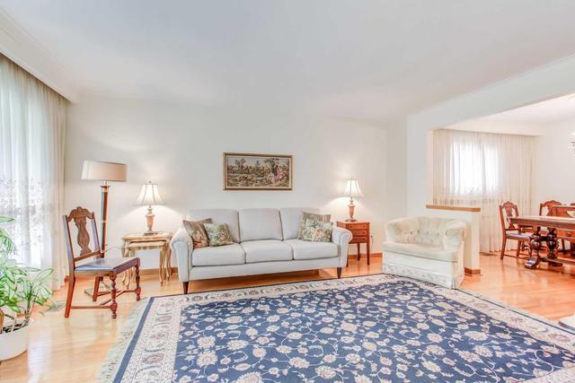 166 Hendon Ave, House detached with 3 bedrooms, 2 bathrooms and 2 parking in Toronto ON | Image 3