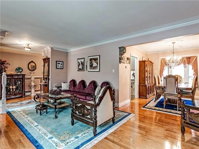 148 Hollyrood Heights Dr, House detached with 3 bedrooms, 2 bathrooms and 7 parking in Mississauga ON | Image 4