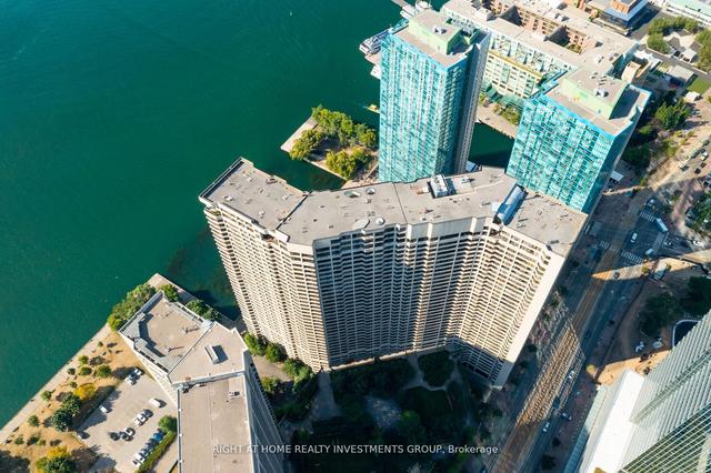 1910 - 65 Harbour Sq, Condo with 3 bedrooms, 3 bathrooms and 1 parking in Toronto ON | Image 21