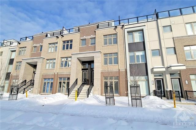 801 Mikinak Road, Townhouse with 3 bedrooms, 3 bathrooms and 1 parking in Ottawa ON | Image 1