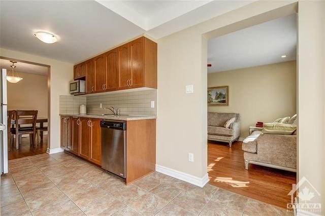 195 Mancini Way, Townhouse with 3 bedrooms, 3 bathrooms and 3 parking in Ottawa ON | Image 16