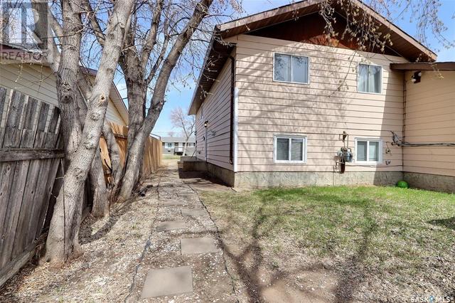 861 7th Street E, House semidetached with 4 bedrooms, 2 bathrooms and null parking in Prince Albert SK | Image 25