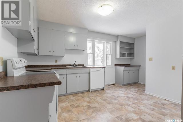 443 R Avenue N, House detached with 3 bedrooms, 2 bathrooms and null parking in Saskatoon SK | Image 4