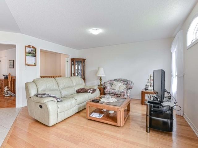 13 Lacorra Way, Townhouse with 2 bedrooms, 2 bathrooms and 1 parking in Brampton ON | Image 8
