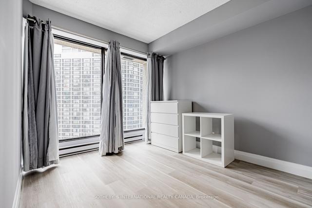 2215 - 55 Harbour Sq, Condo with 2 bedrooms, 1 bathrooms and 1 parking in Toronto ON | Image 21