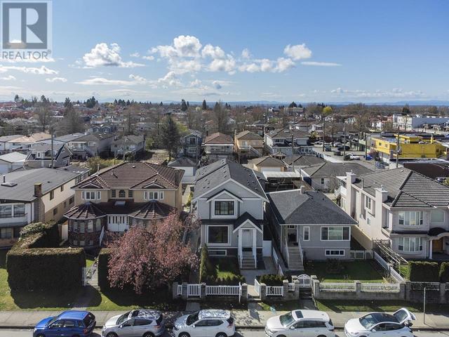 2052 E 49th Avenue, House detached with 4 bedrooms, 4 bathrooms and 2 parking in Vancouver BC | Image 28
